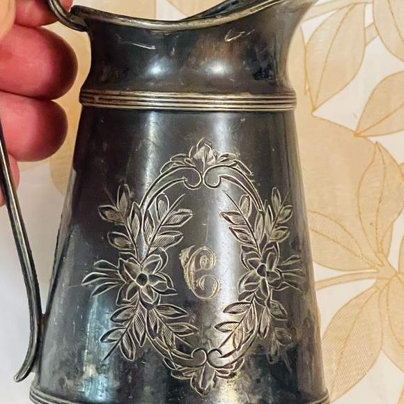 Antique Middletown Plate Co. Creamer - Pattern
729 - Silverplate - c.1900 - Picture 6 of 7